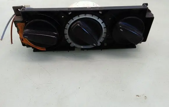 Volkswagen PASSAT B4 Climate control unit 1H0819045