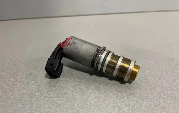 BMW 3 E92 E93 Camshaft vanos timing valve 7584990 11117584990 13151301
