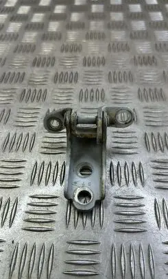 Honda CR-V Front door upper hinge