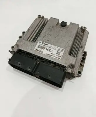 Hyundai i40 Engine control unit/module 391402A520 EDC17C57 0281031717