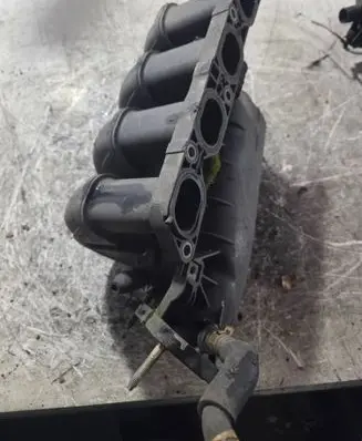 Toyota Avensis T250 Intake manifold 