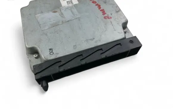 Volvo V70 Engine control unit/module ECU 30729998A