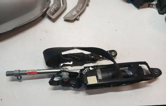 Volvo V60 Front seatbelt 39817382