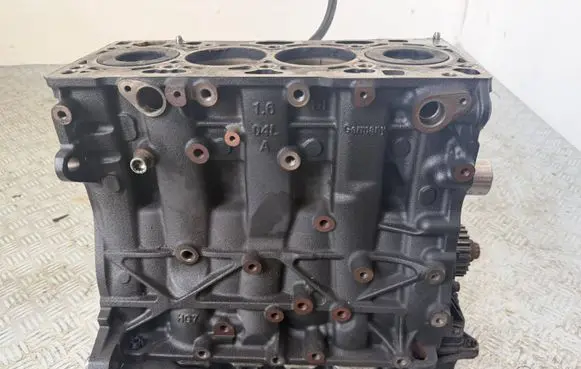 Volkswagen Golf VII Engine block DDY