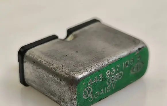 Audi A4 S4 B5 8D Other relay 443937105A