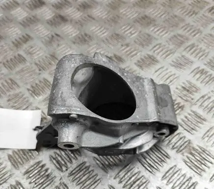 Volvo XC40 Engine mounting bracket 32428049