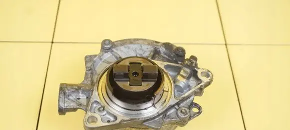 Peugeot 308 Vacuum pump 5FX