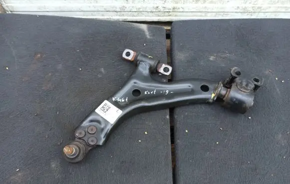 Opel Karl Front lower control arm/wishbone 95368367