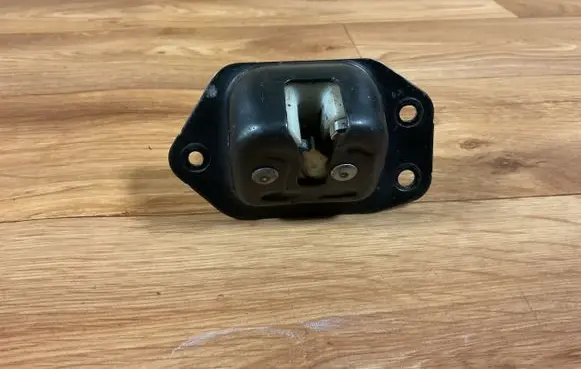 Nissan Note (E11) Tailgate/trunk/boot lock/catch/latch