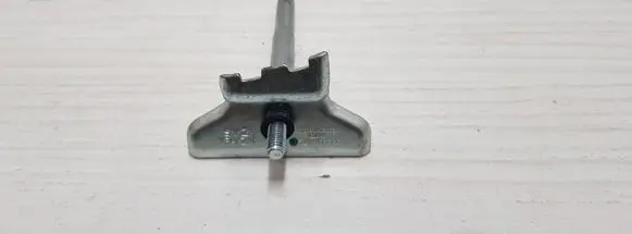 Volkswagen Touareg I Battery bracket 7L0915138C 1811