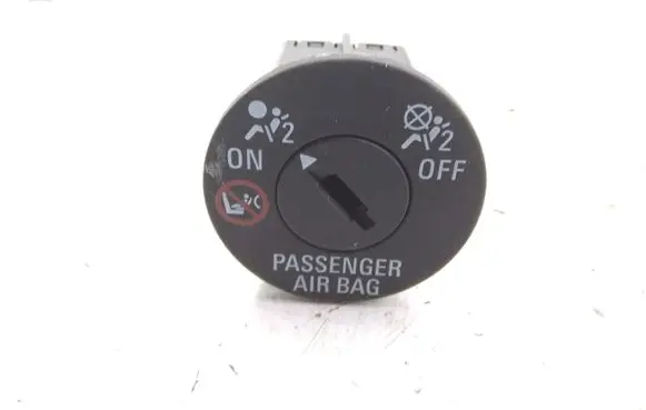 Passenger airbag on/off switch