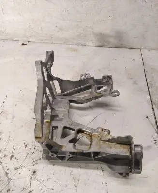 Mercedes-Benz C AMG W205 Steering rack mounting bracket A205622160