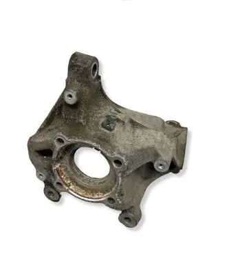BMW 2 F46 Front wheel hub 6876646