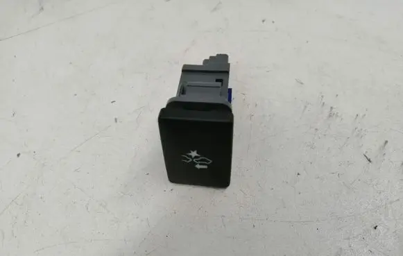 Toyota Auris E180 Other switches/knobs/shifts 15B424