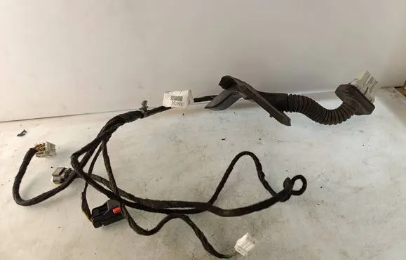 Dodge Journey Rear door wiring loom 05084013AE