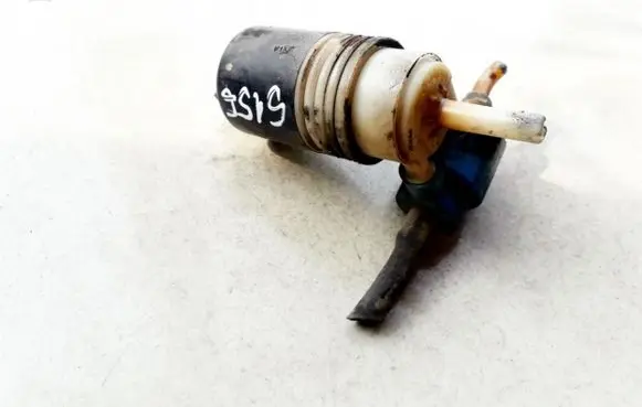 Volkswagen PASSAT B4 Windscreen/windshield washer pump