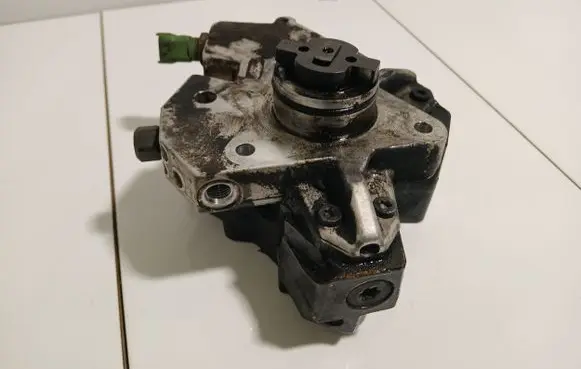 Volvo XC90 Fuel injection high pressure pump 30756125 98784 0445010111