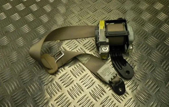 Lexus IS 220D-250-350 Front seatbelt 0435028 M2089