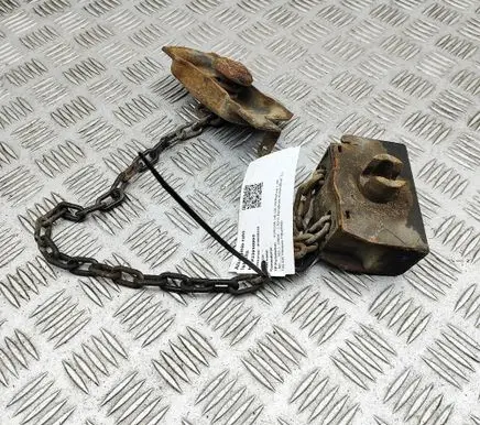 Toyota Hilux (AN10, AN20, AN30) Spare wheel mounting bracket 519000K051