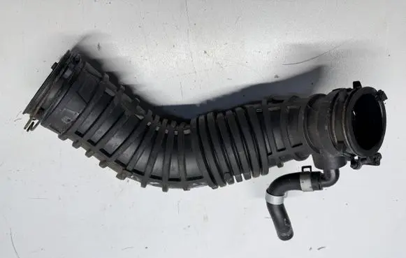 KIA Ceed Air intake duct part 28140J7900