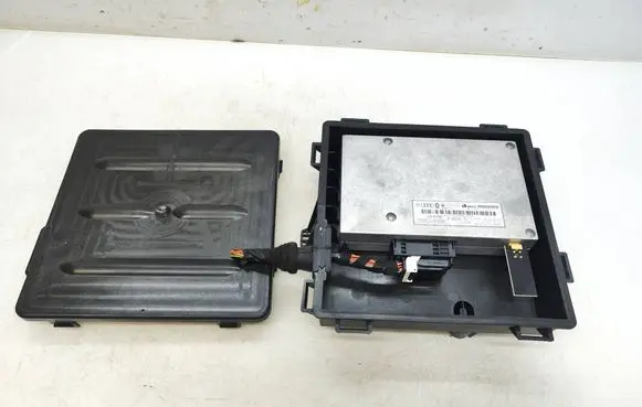 Audi TT TTS Mk2 Bluetooth control unit module 8P0862335S B013893 T8GFSE256X
