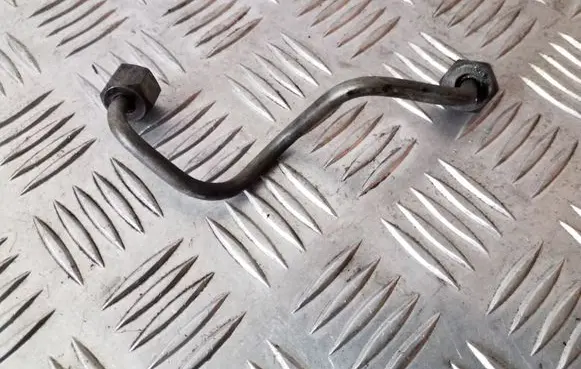 Fuel injector supply line/pipe