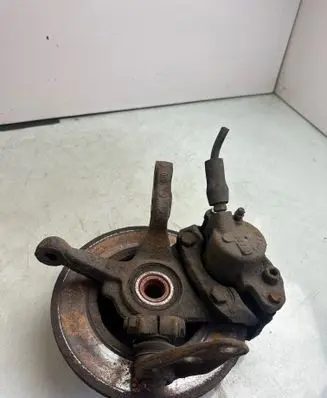 Renault Thalia I Front wheel hub spindle knuckle 234