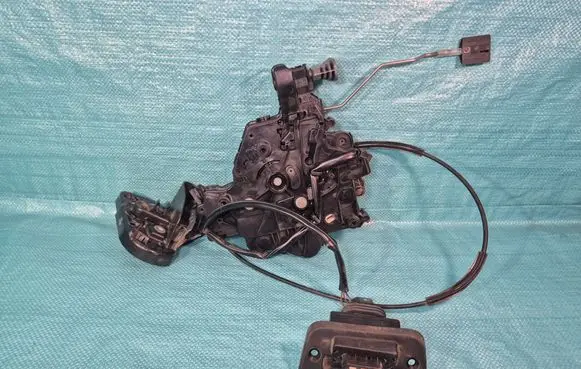 Volkswagen Transporter - Caravelle T5 Sliding door lock 7E0843653AL H003523