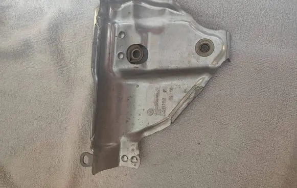 Volkswagen Golf VII Heat shield in engine bay 04E253041F