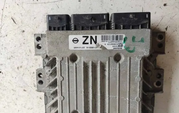 Nissan Qashqai Engine control unit/module 237101449R