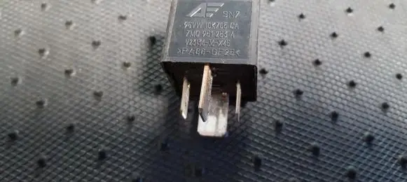 Volkswagen Golf IV Other relay 95VW10K705CA 7M0951253A