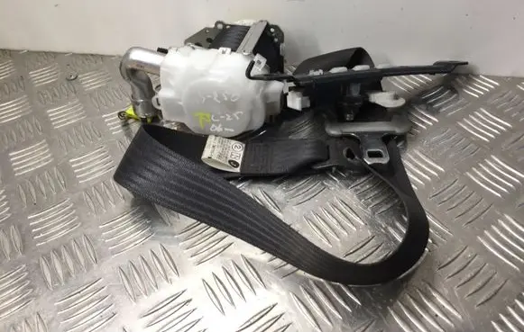 Lexus IS 220D-250-350 Front seatbelt 7M8750P