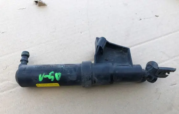 Volvo S40 Headlight washer spray nozzle