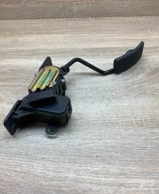 Mitsubishi Eclipse Accelerator throttle pedal 5Y230144 APM30004