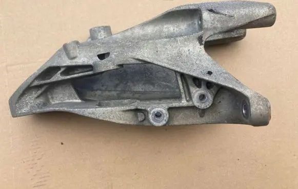 Volkswagen Transporter - Caravelle T6 Engine mounting bracket 7E0199370L