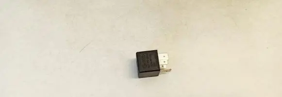 Volkswagen PASSAT B5 Other relay 3d0951253a