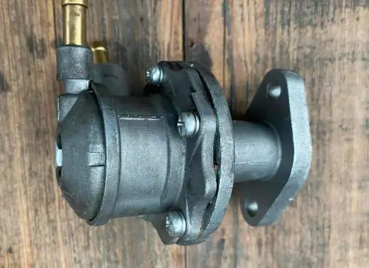 Mercedes-Benz W123 Mechanical fuel pump 