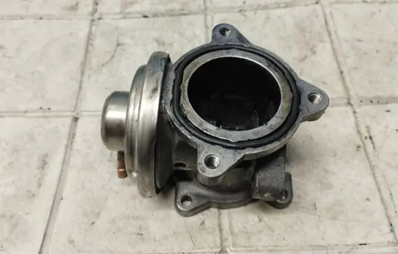 Volkswagen Polo IV 9N3 EGR valve 045129637A 045131501K 101713007
