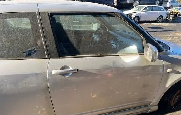 Suzuki Swift I Front door 