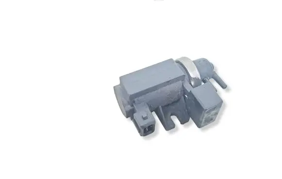 BMW 5 E39 Turbo solenoid valve 2247906