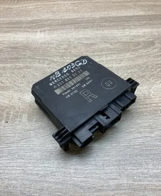 Mercedes-Benz C W203 Door control unit/module 2038202285 351391