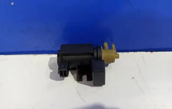 Saab 9-3 Ver1 Engine mount vacuum valve 55563532