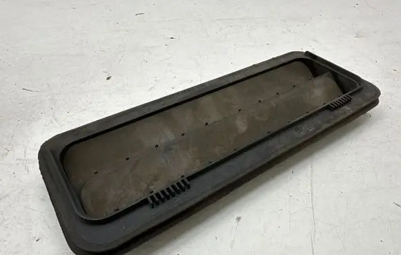 Maserati Ghibli Quarter panel pressure vent 