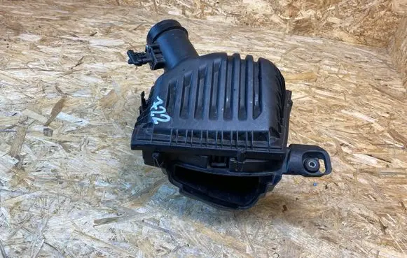 BMW 2 F45 Air filter box 8655834