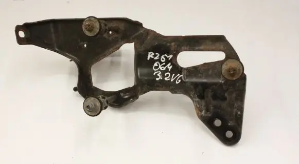 Mercedes-Benz R W251 Pneumatic air compressor holding bracket A2513210040