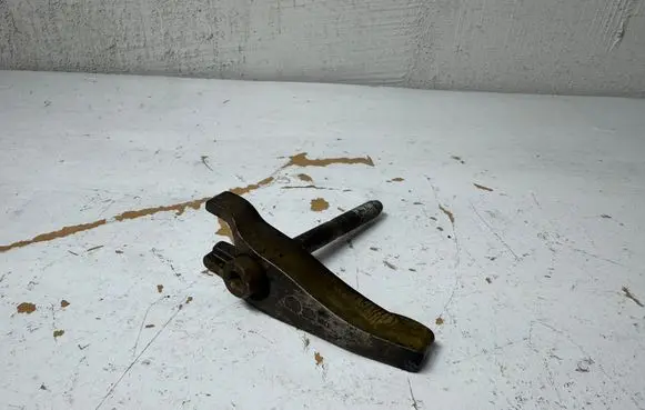 Ford Kuga I Fuel Injector clamp holder 
