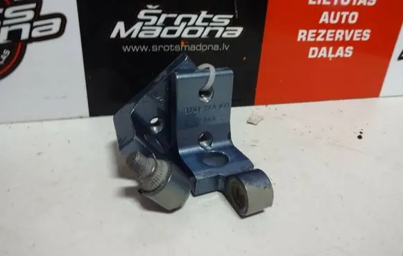 Skoda Octavia Mk2 (1Z) Rear door upper hinge 1Z0833402B
