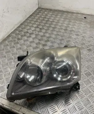 Toyota Avensis T250 Headlight/headlamp