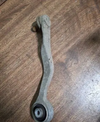 Volkswagen PASSAT B5 Front lower control arm/wishbone