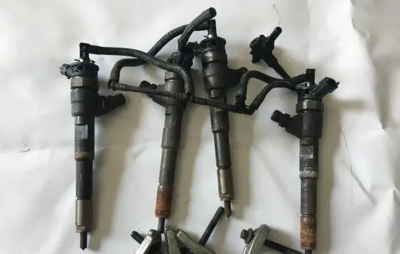 Renault Captur Fuel injectors set 0445110652